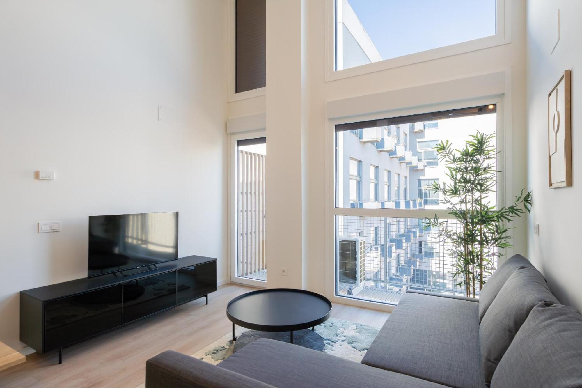 Loft Reformado Industrial Con Garaje Alquiler Temporal Apartment Madrid Bagian luar foto