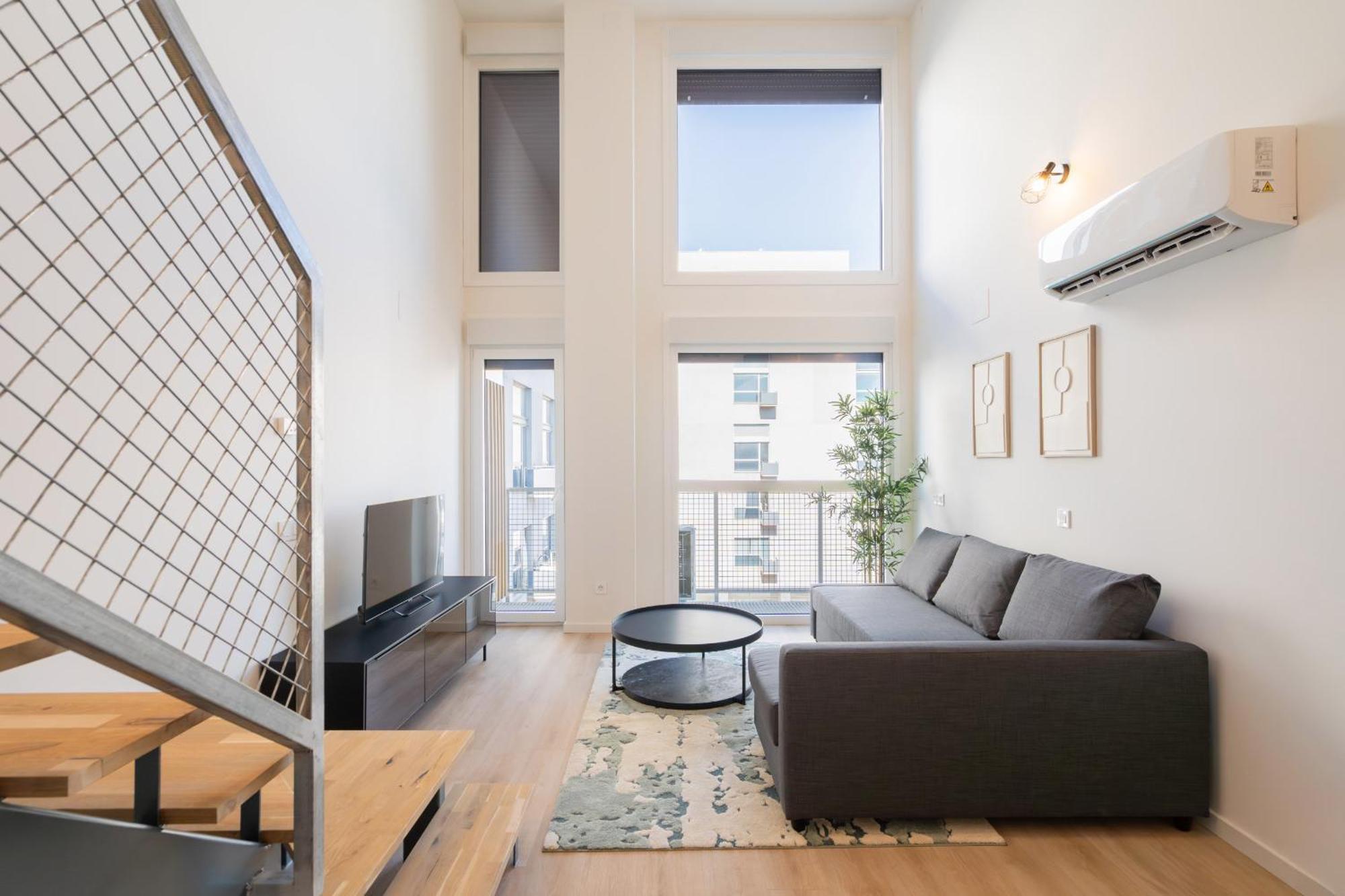 Loft Reformado Industrial Con Garaje Alquiler Temporal Apartment Madrid Bagian luar foto
