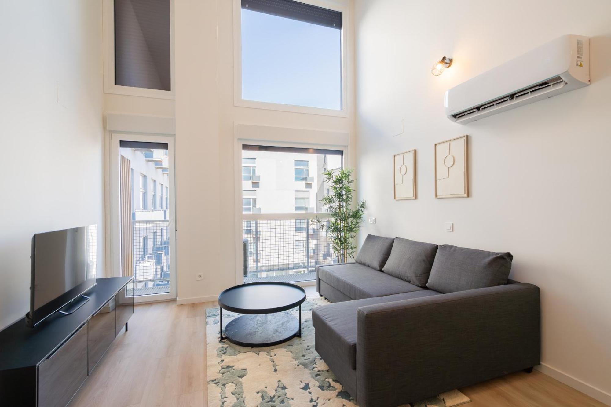 Loft Reformado Industrial Con Garaje Alquiler Temporal Apartment Madrid Bagian luar foto